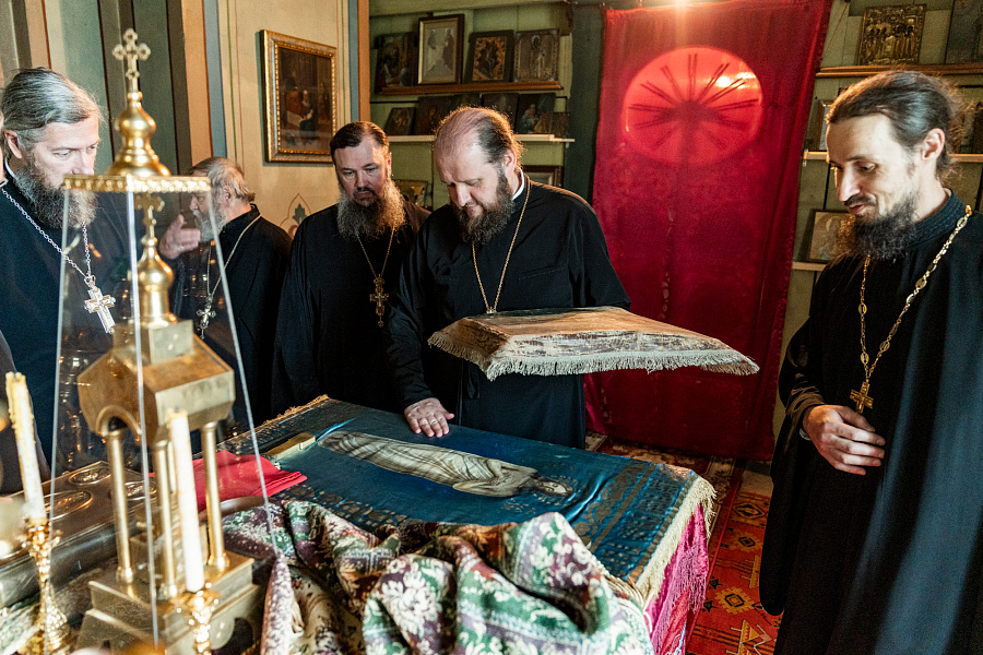 Архиерейское богослужение в Михаило-Архангельском храме села Михайловского г.о. Домодедово